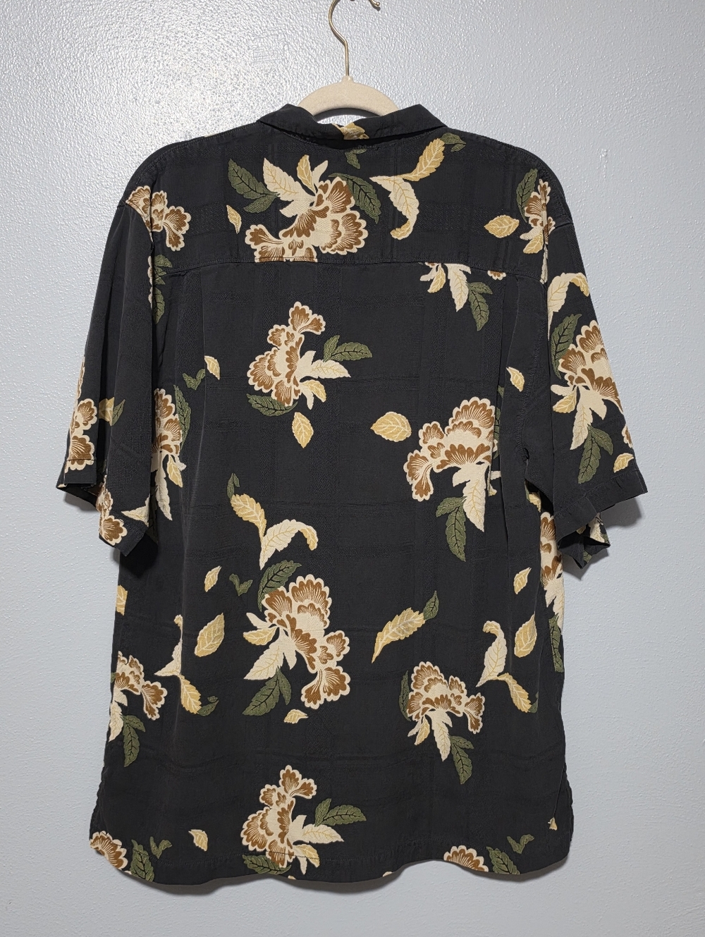 TOMMY BAHAMA Camp Shirt Mens Large Black Tan 100% Silk Hawaiian Resort Island - Picture 7 of 7